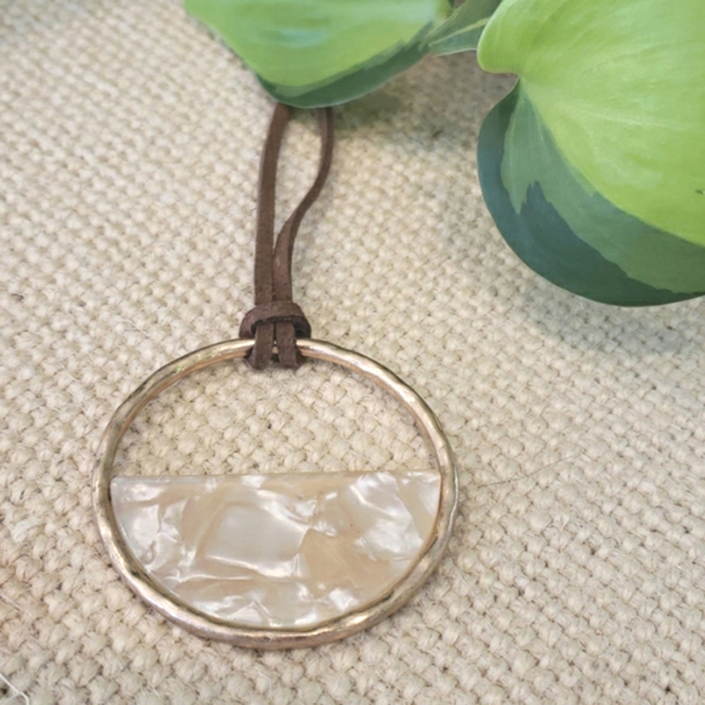Boho Shell Pendant Long Necklace Brown Suede Minimalist NWOT - Picture 2 of 7